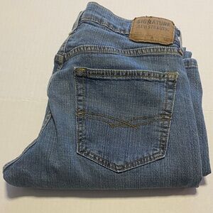 Signature 32 x 32  Relaxed Fit Men's Denim Jeans